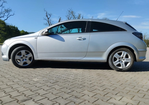 Opel Astra cena 10900 przebieg: 243000, rok produkcji 2009 z Ustrzyki Dolne małe 254